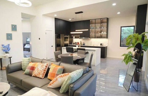 Northwest Dallas House | Modern 4BR Home Near DAL Airport & Top Attractions