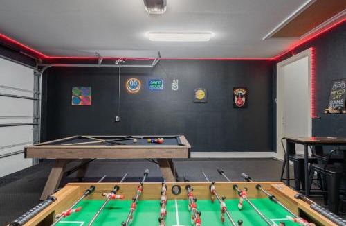 Irving House | Modern 4BR Retreat, Hot Tub, Game Room near DFW