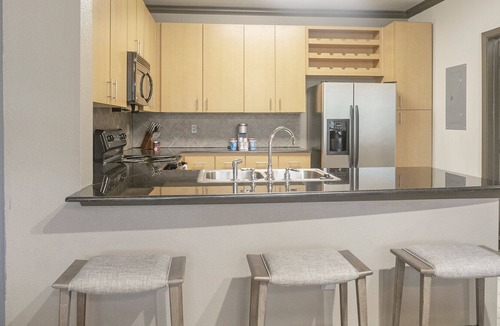 Mid City South Apartment | Modern Apartment in Prime Location (ID5426X47)
