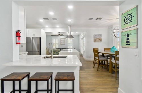 Captiva House | Modern Captiva Retreat I Pool/Spa I Prime Location