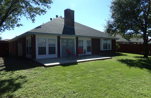 Killeen House | Modern Chic 3/2 Close to Fort Hood, Huge Master Bedroom, Great Neighborhood