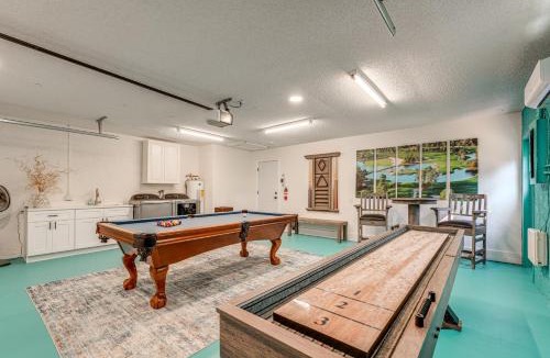 Holiday House | Modern Coastal Escape 1 Mi to Anclote River Park