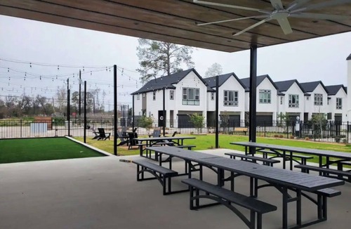North Houston House | Modern Comfort Meets Texas Charm: Private King Suite Guesthouse in Houston
