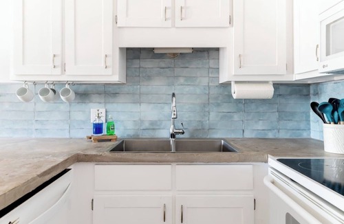 El Centro Beach Condo | Modern Condo I Short Walk To Beach I Pool