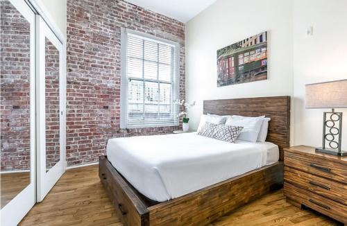 Central Business District Apartment | Modern Condos near French Quarter & Bourbon Street