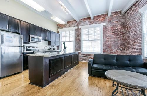 Central Business District Apartment | Modern Condos near French Quarter & Bourbon Street