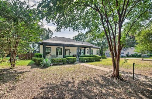 Greenwood Apartment | Modern Couple's Retreat in Greenwood!