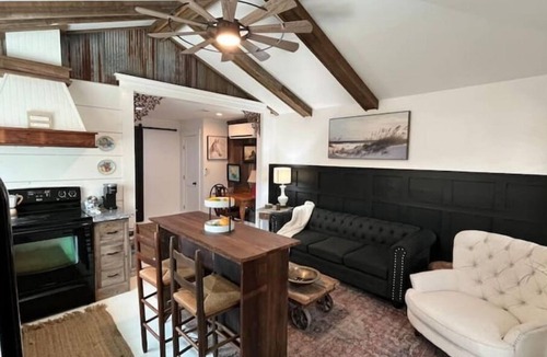 Northeast Pensacola Cottage | Modern Farm House Pensacola, FlnCentrally located in the heart of Pensacola