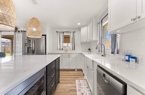 Lake Charles House | Modern Getaway - Near Golf & Casinos