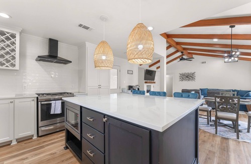 Lake Charles House | Modern Getaway - Near Golf & Casinos