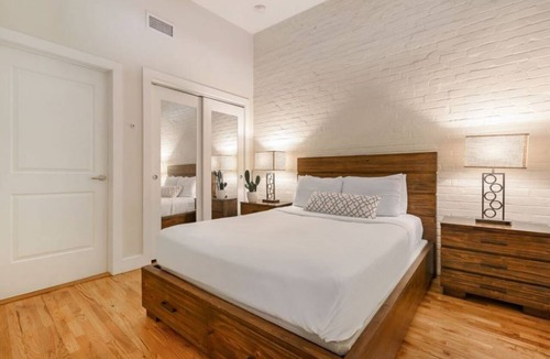 Central Business District Hotel | Modern Gorgeous Loft - Walk to Bourbon
