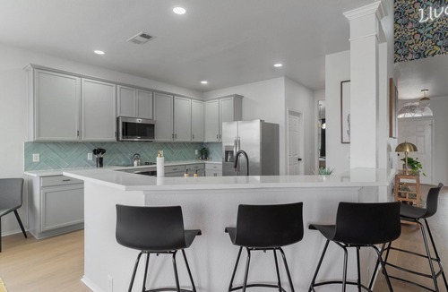 Grand Prairie House | Modern Grand Prairie Retreat w/Pool Game Room -10 Min to Stadiums & More