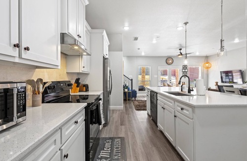 Grand Prairie House | Modern home in Grand Prairie near DFW