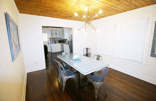 Highlands - Perkins House | Modern HOUSE Near LSU Lakes & Campus 3BR/2BA - Sleeps 8 people!
