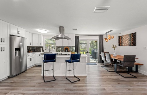 Lutz House | Modern Lakefront- Pool Home