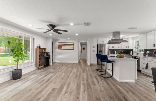 Lutz House | Modern Lakefront- Pool Home