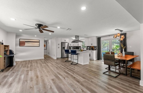 Lutz House | Modern Lakefront- Pool Home