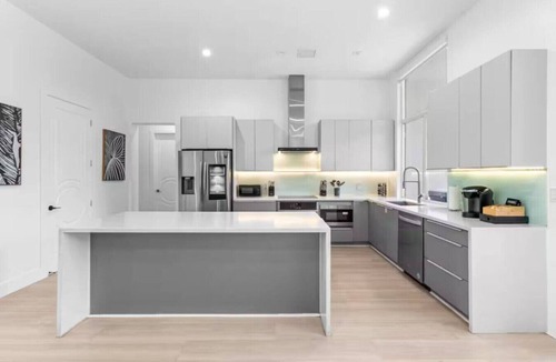 Edgewood House | Modern Luxe 2021Built Heated Pool/Jacuzzi/Gameroom