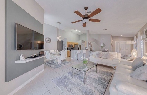 Solana Villa | ⭐Modern & Luxurious 4 Bed Home | Gated Resort | SOUTH Facing Pool | Mins to WDW⭐