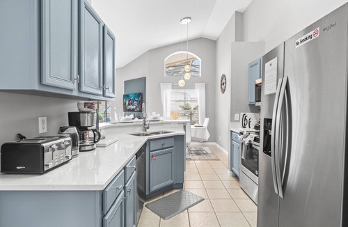 Solana Villa | ⭐Modern & Luxurious 4 Bed Home | Gated Resort | SOUTH Facing Pool | Mins to WDW⭐