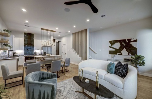 Northside House | Modern Luxury Dream Home 6 minutes from Downtown. SLEEPS 8