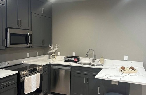 Oaks Historic District House | Modern Luxury Meets Cozy Comfort,n3BR Townhome Retreat