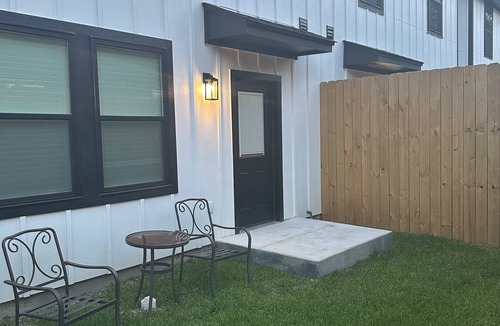 Oaks Historic District House | Modern Luxury Meets Cozy Comfort,n3BR Townhome Retreat