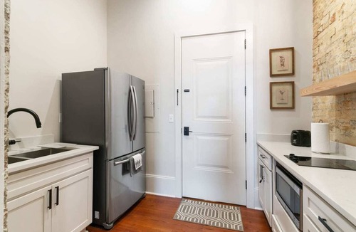 Faubourg Marigny Apartment | Modern Marigny Apt with Balcony & views of The French Quarter.