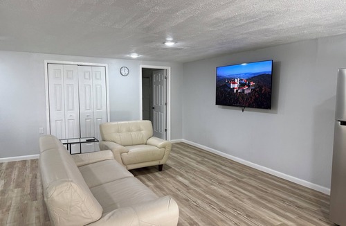 Marksville Apartment | Modern Open Studio - 3 Beds - 2 queens & 1–Full Sleeps 6- Near Local Attractions