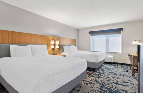 South Baton Rouge Hotel | Modern Rooms Near LSU, Near Downtown Baton Rouge w/Pool & Free Breakfast