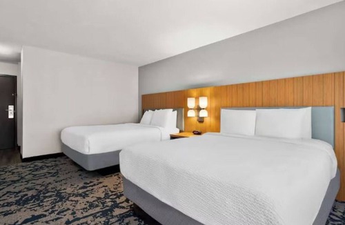South Baton Rouge Hotel | Modern Rooms Near LSU, Near Downtown Baton Rouge w/Pool & Free Breakfast