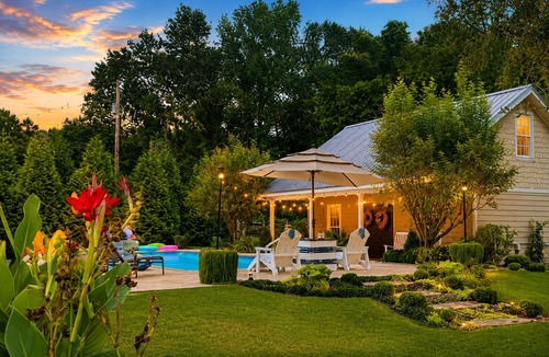 Troy House | Modern Saltwater Retreat - Private Pool - Treehouse
