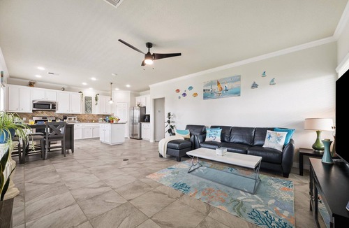 El Lago House | Modern Seabrook Bayfront Escape: Coastal Views, Near Kemah Boardwalk