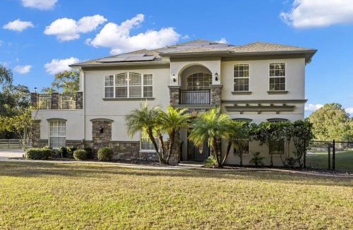Port Richey House | Modern Spacious Getaway: Heated Pool, Movie Room, Huge Yard & Event-Friendly in New Port Richey, Florida