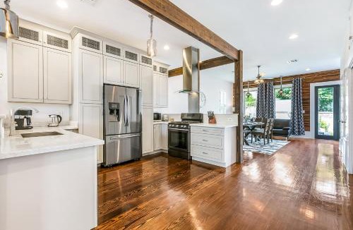 Faubourg Lafayette House | Modern, Spacious Townhouse with Luxury Amenities