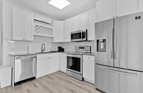 Seybold Apartment | Modern Stay Minutes from Wynwood & Design District