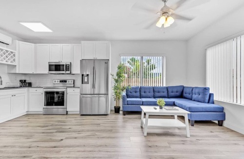 Seybold Apartment | Modern Stay Minutes from Wynwood & Design District
