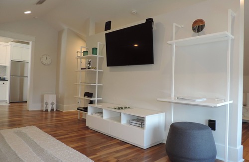 Dune Allen Beach Apartment | Modern Studio Apartment., Sleeps 4, Steps to the Beach!
