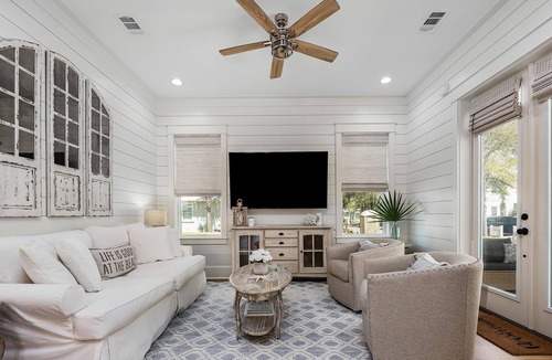 Greenway Park House | Monthly Rates for winter Farmhouse Rich in Amenities! Bikes, Pool near Beach