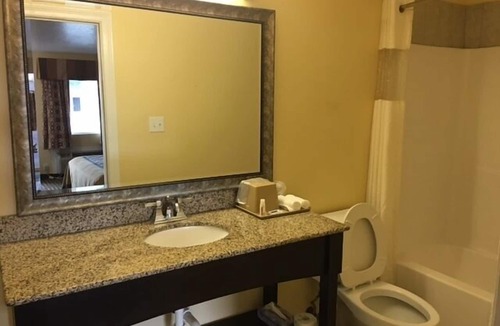 Leesville Hotel | Montigo Inn