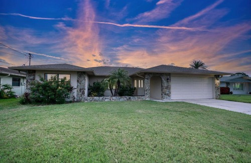 Port Richey House | Moonlight Bay