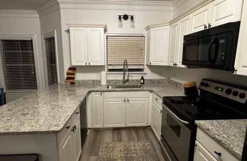 Starkville House | More Cowbell 4 Bedroom 4 full bath minutes from MSU
