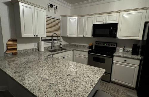 Starkville House | More Cowbell 4 Bedroom 4 full bath minutes from MSU