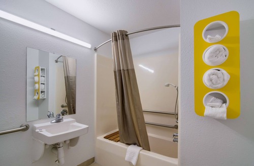 Kreole Hotel | Motel 6 Moss Point, MS