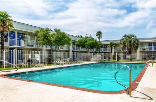 Natchitoches Hotel | Motel 6-Natchitoches, LA