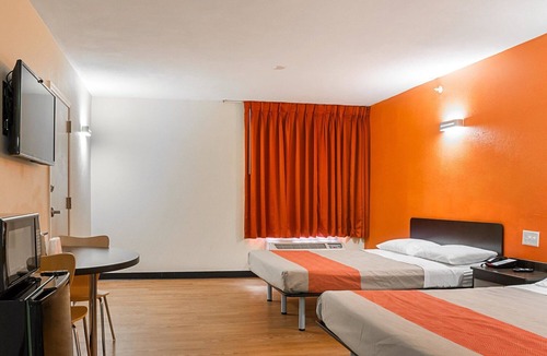 Desire Area Hotel | Motel 6 New Orleans, LA - Near Downtown