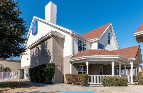 North Richland Hills Hotel | Motel 6-North Richland Hills, TX - Rufe Snow