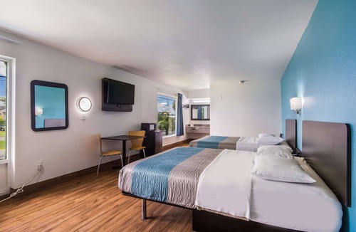 Florida Panhandle Hotel | Motel 6 Pensacola, FL - NAS
