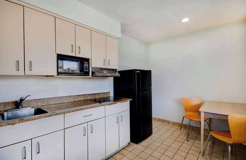 Port Allen Hotel | Motel 6 Port Allen, LA - Baton Rouge