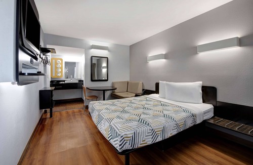 Sulphur Springs Hotel | Motel 6 Sulphur Springs, TX